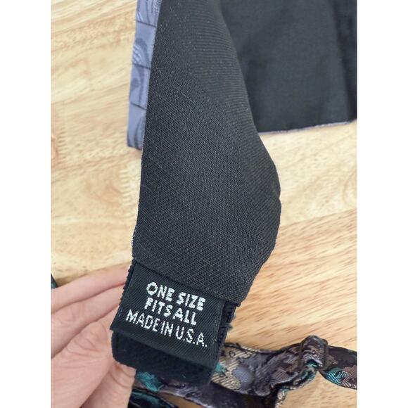 The Tie Rack Set of Matching Bow Tie & Cummerbund Silver Blue One Size JL - Picture 9 of 12